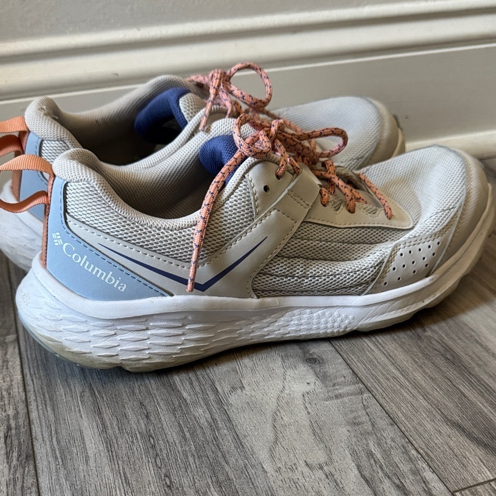Columbia Women’s Vertisol Trail hiking tennis shoe sz 8.5